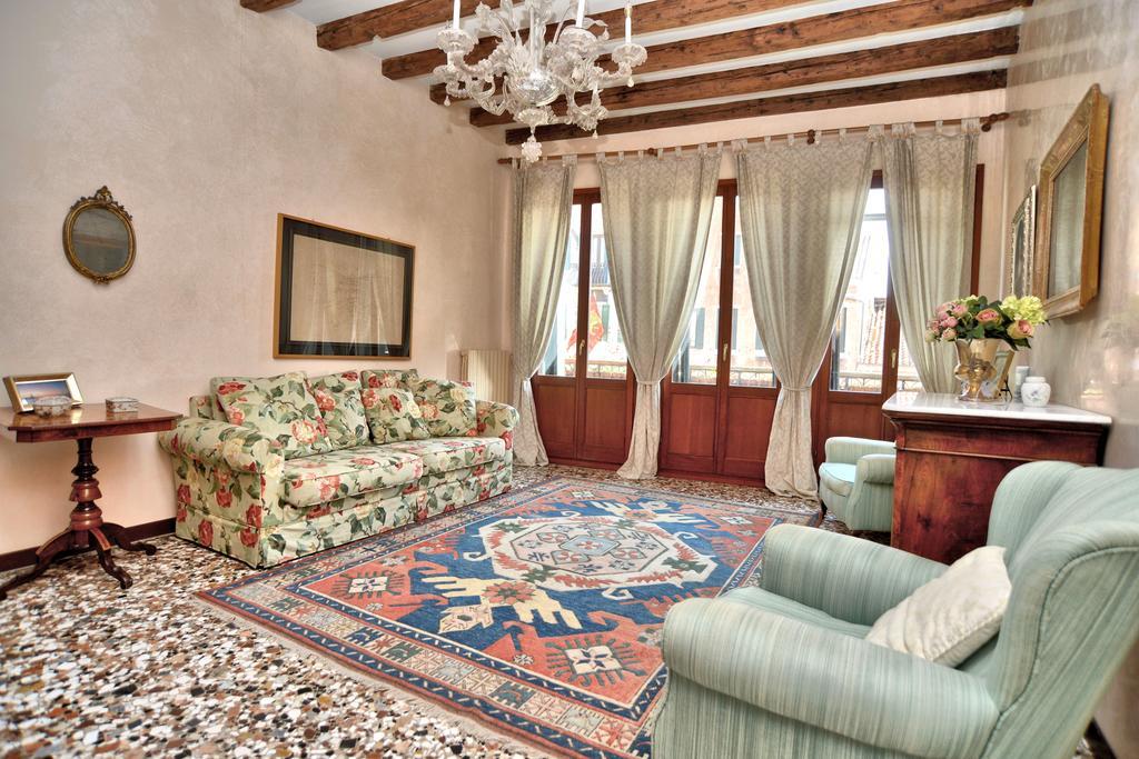 شقة البندقية  في Biennale Apt Balcony المظهر الخارجي الصورة