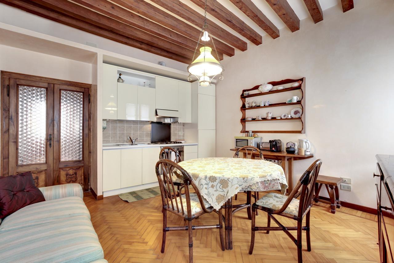 شقة البندقية  في Biennale Apt Balcony المظهر الخارجي الصورة